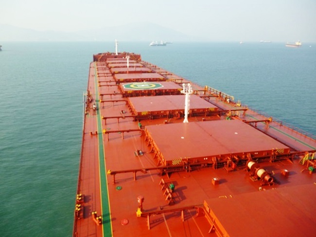 closeup red dry bulk horizonb HUGE